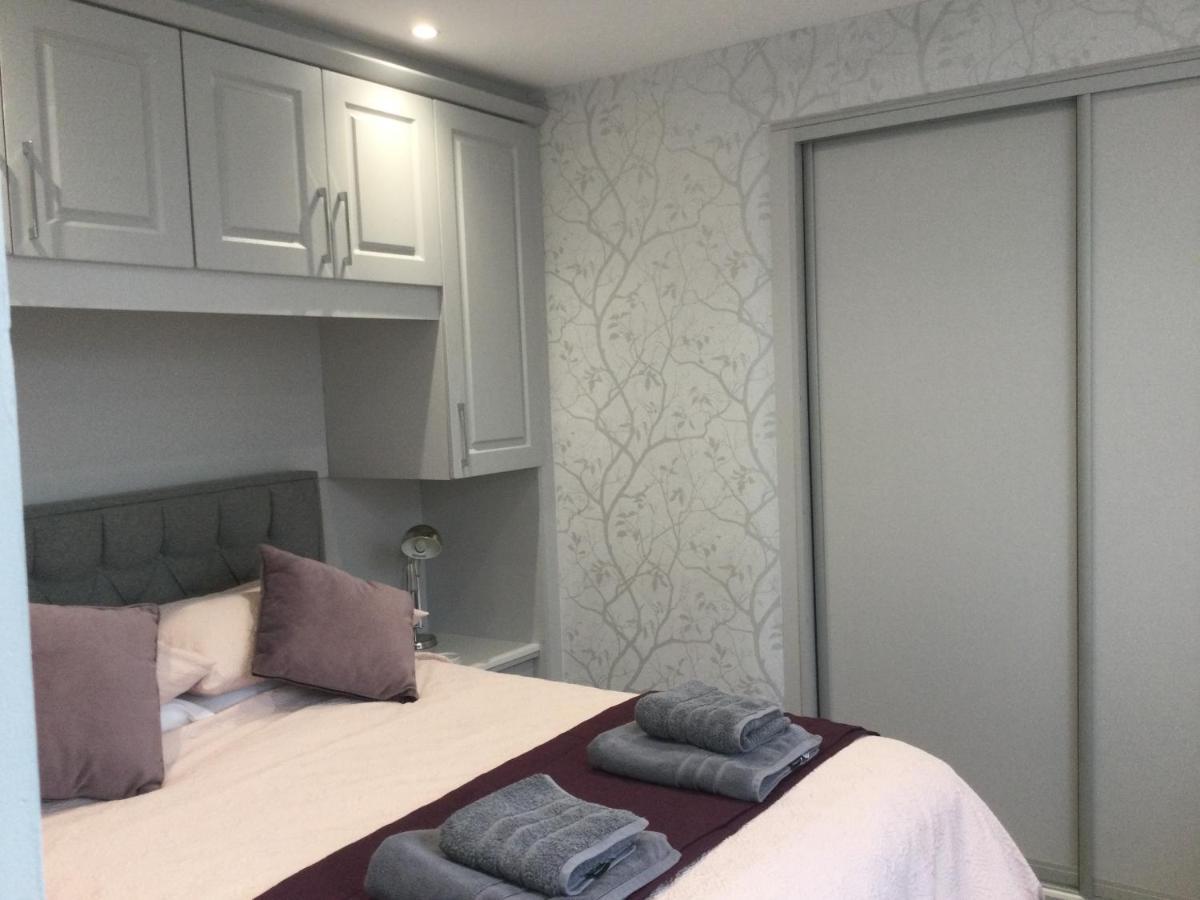 Leafy Lytham: Garden With Pet-friendly Policy *