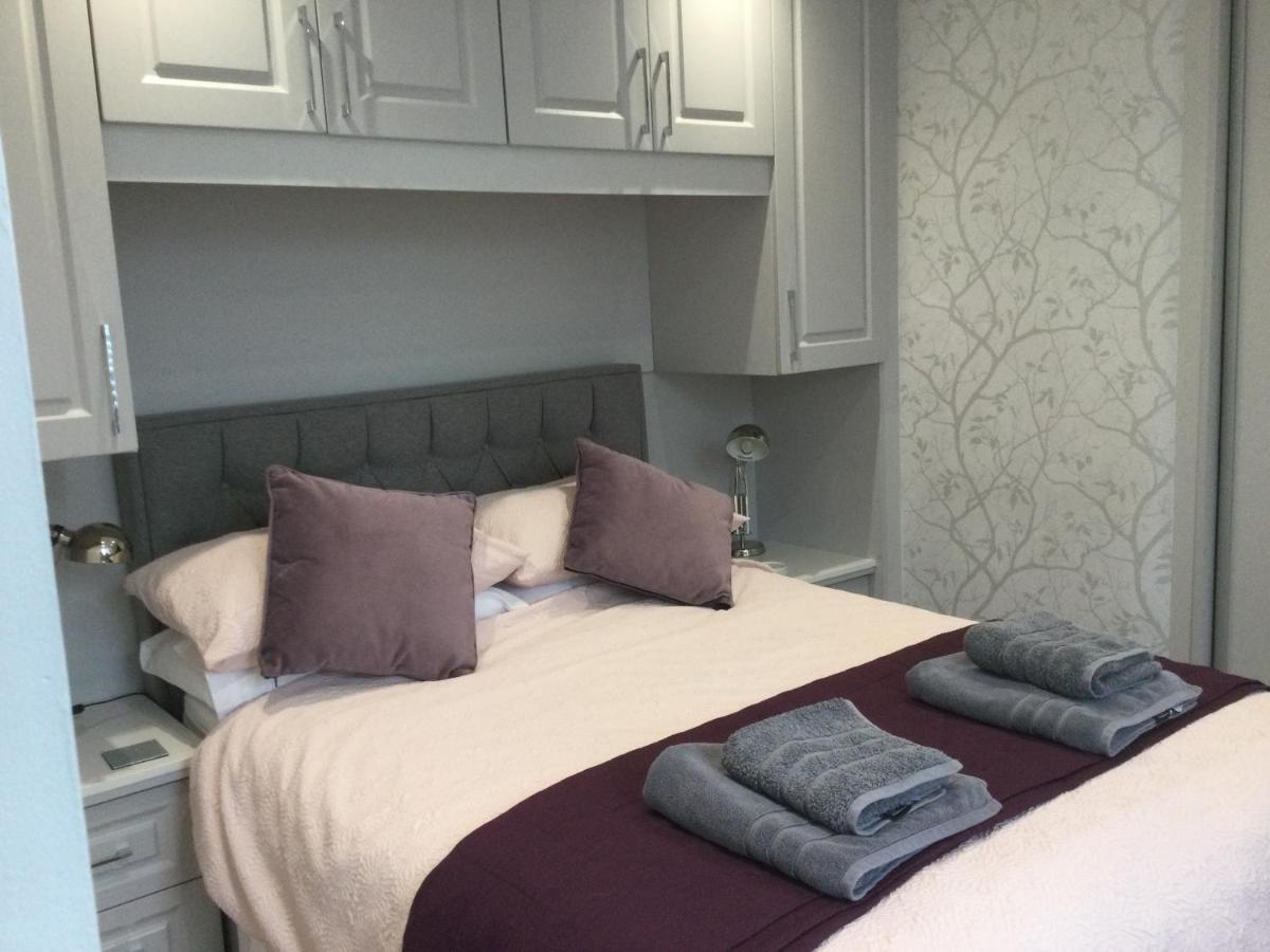 Leafy Lytham: Garden With Pet-friendly Policy *