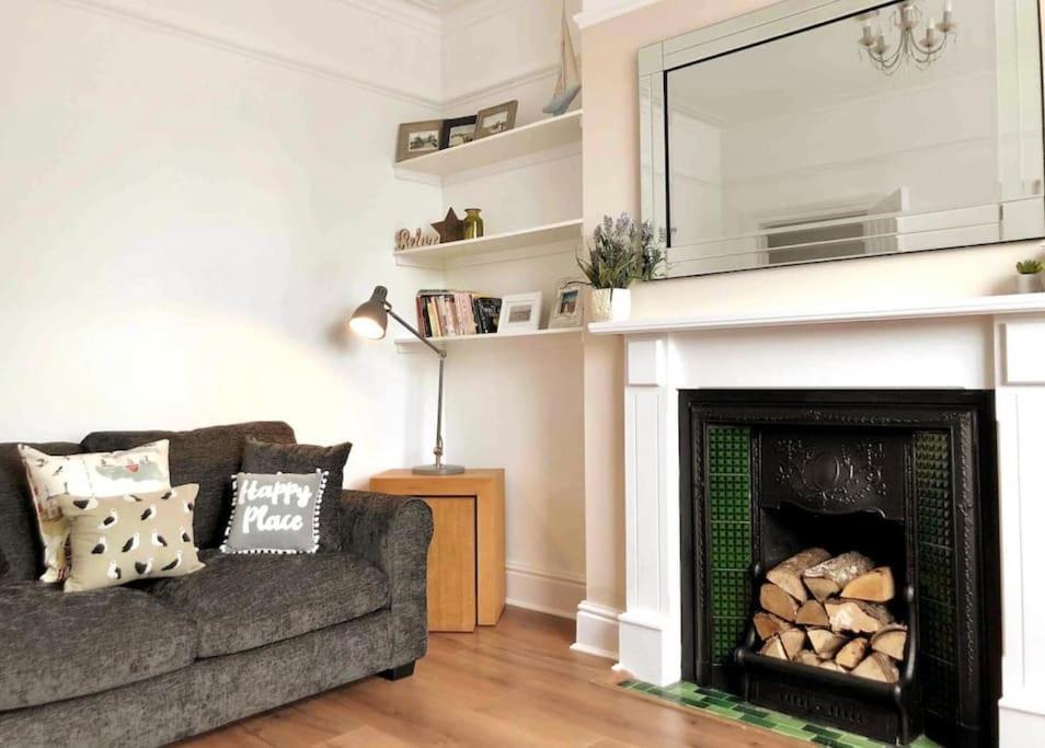 Sunny Seaside House Lytham Centre Sleeps 8