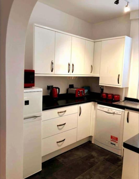 Sunny Seaside House Lytham Centre Sleeps 8