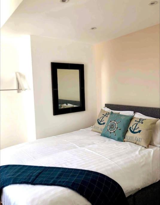 Sunny Seaside House Lytham Centre Sleeps 8 * Lytham St Annes