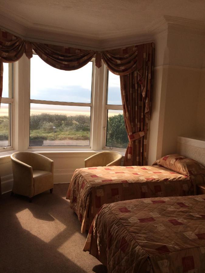 Monterey 3*