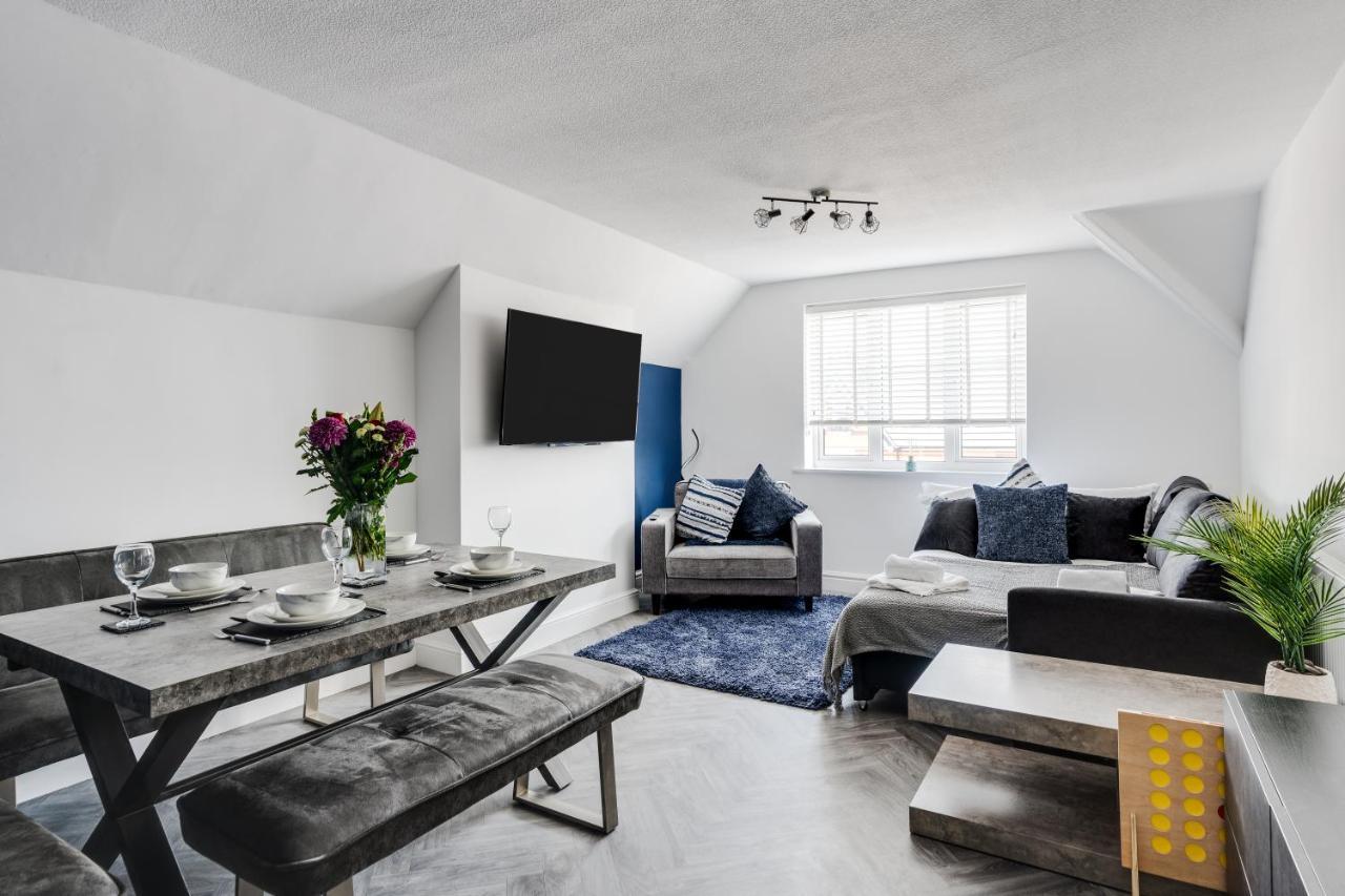 St David's - Stylish 2 Bed Apartment, Free Parking, Close To * Lytham St Annes