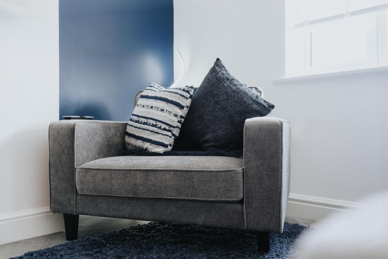 St David's - Stylish 2 Bed Apartment, Free Parking, Close To Apartment *