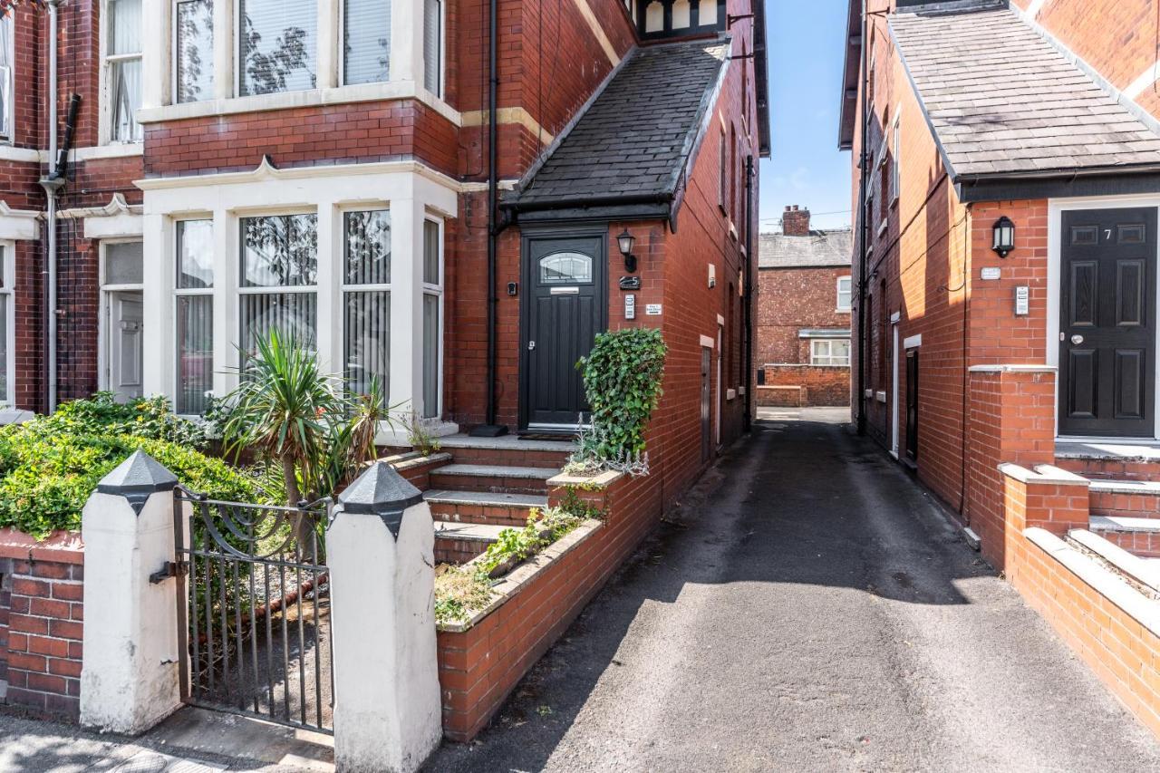 Apartment St David's - Stylish 2 Bed Apartment, Free Parking, Close To *