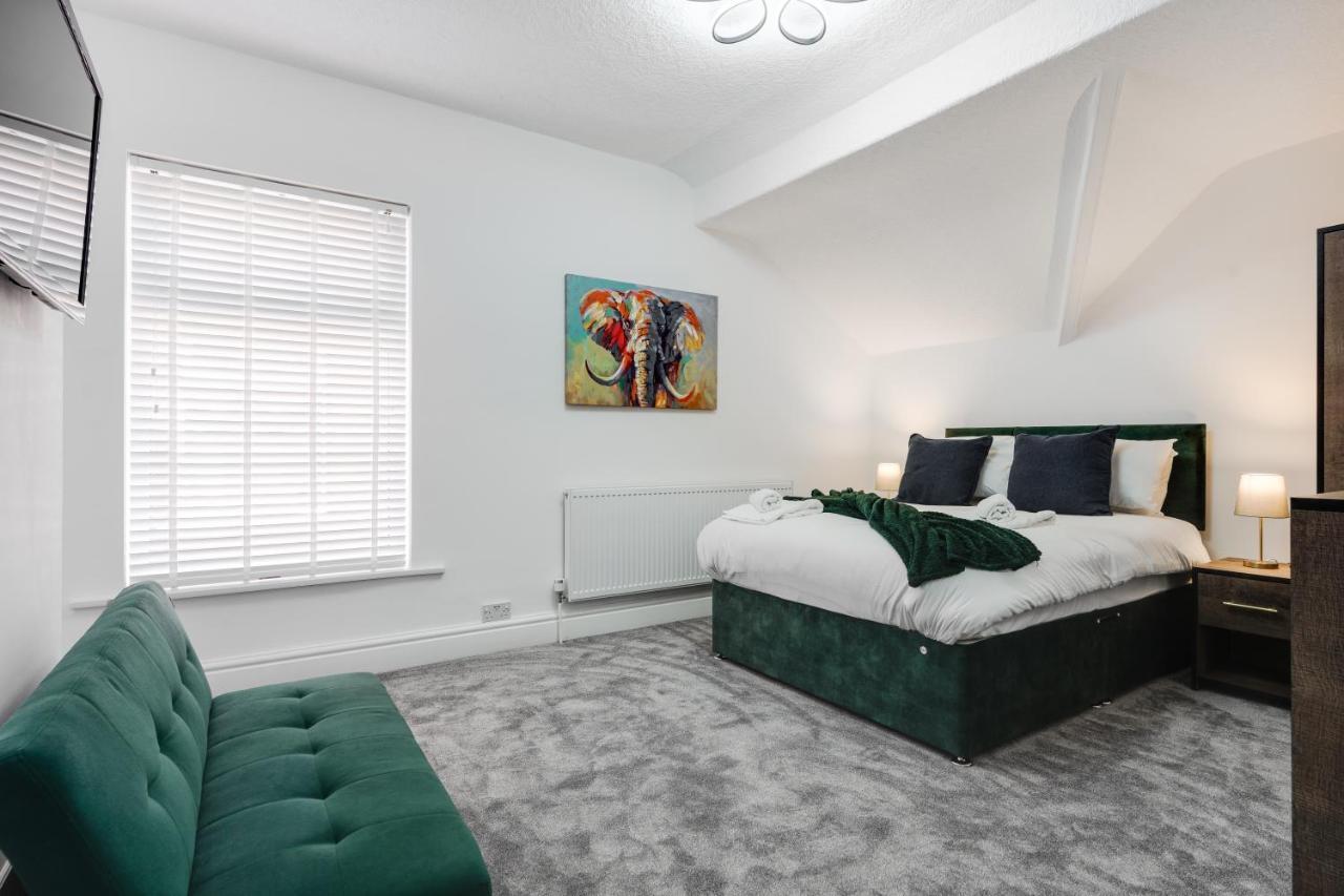 St David's - Stylish 2 Bed Apartment, Free Parking, Close To Apartment