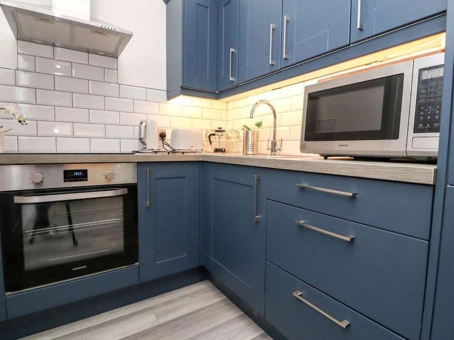 Apartment The Hideaway - Perfect Couples Retreat With Free Parking On Driveway