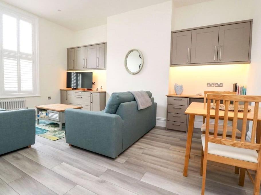 The Hideaway - Perfect Couples Retreat With Free Parking On Driveway Apartment *