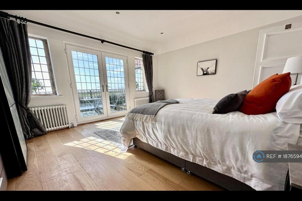 White House * Lytham St Annes