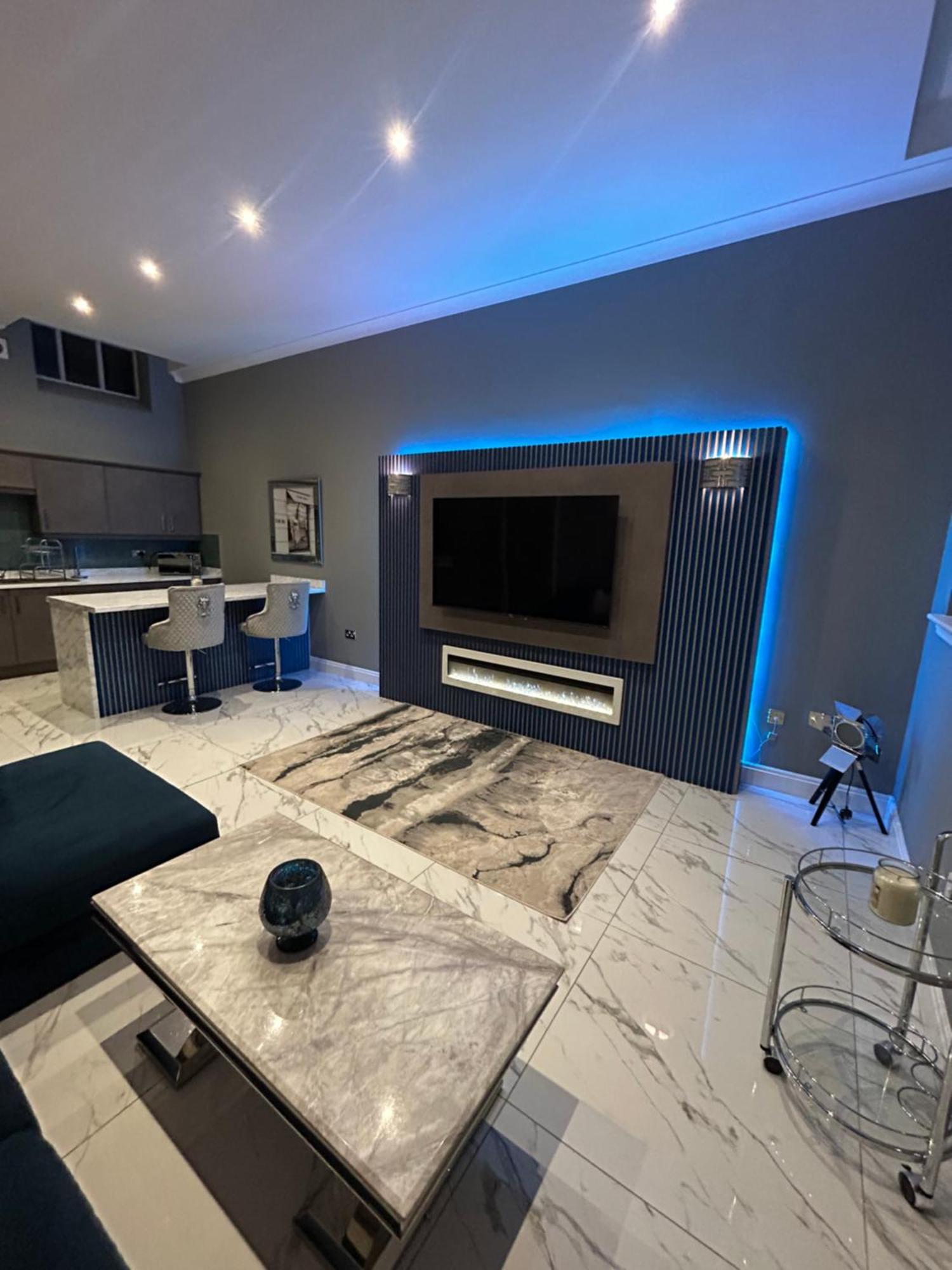 Luxury Apartment *