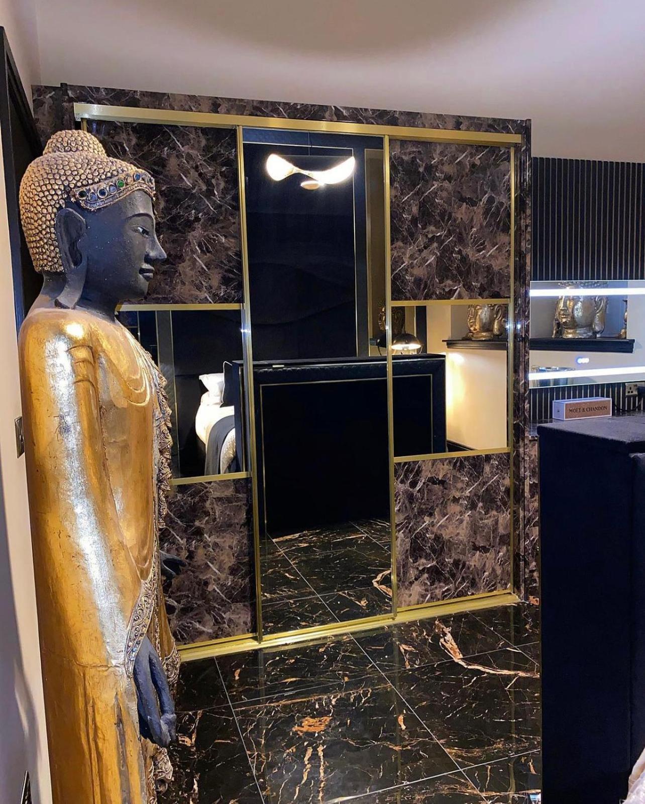Luxury Apartment *