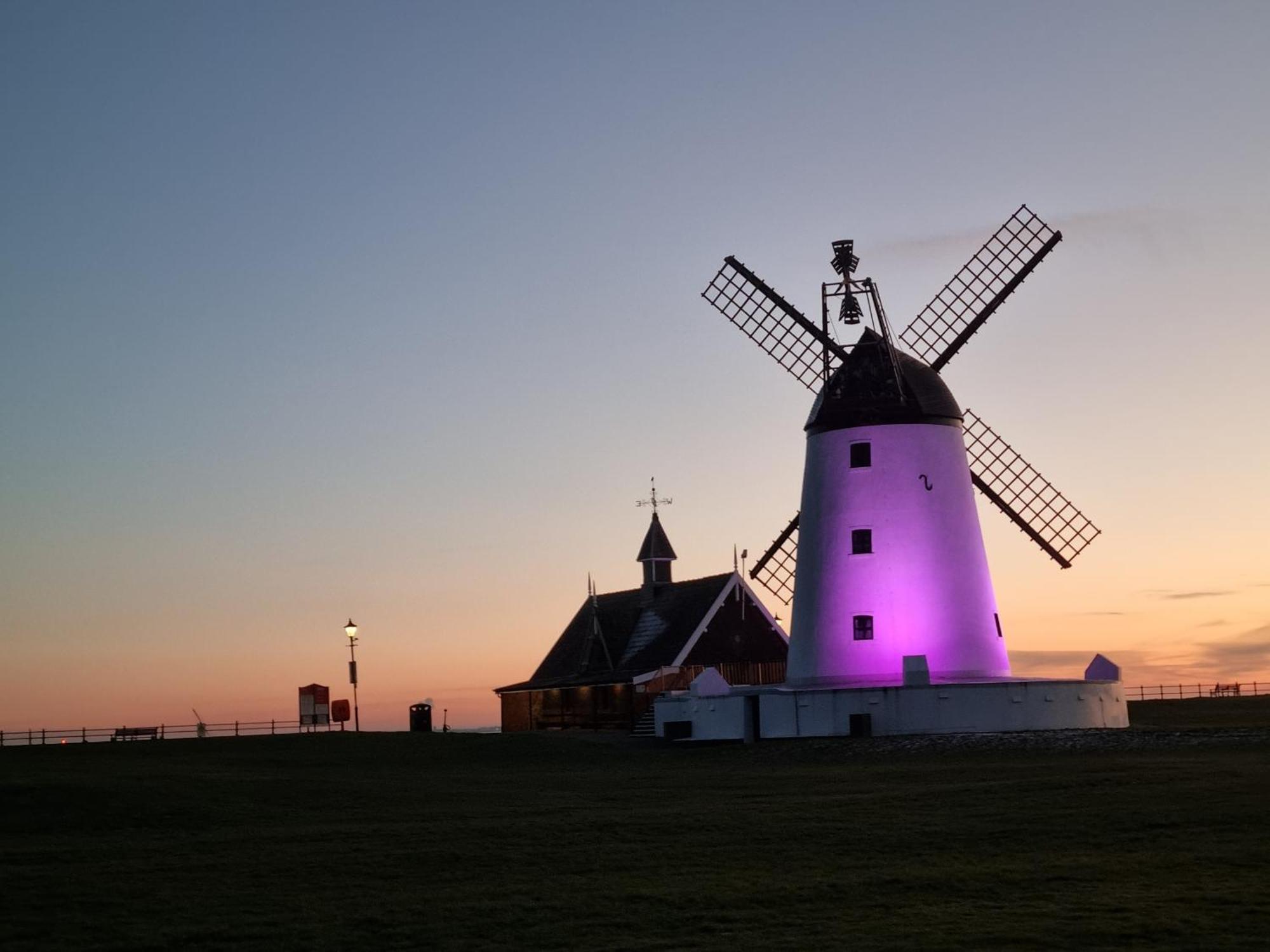 Windmill House Lytham Homestay *
