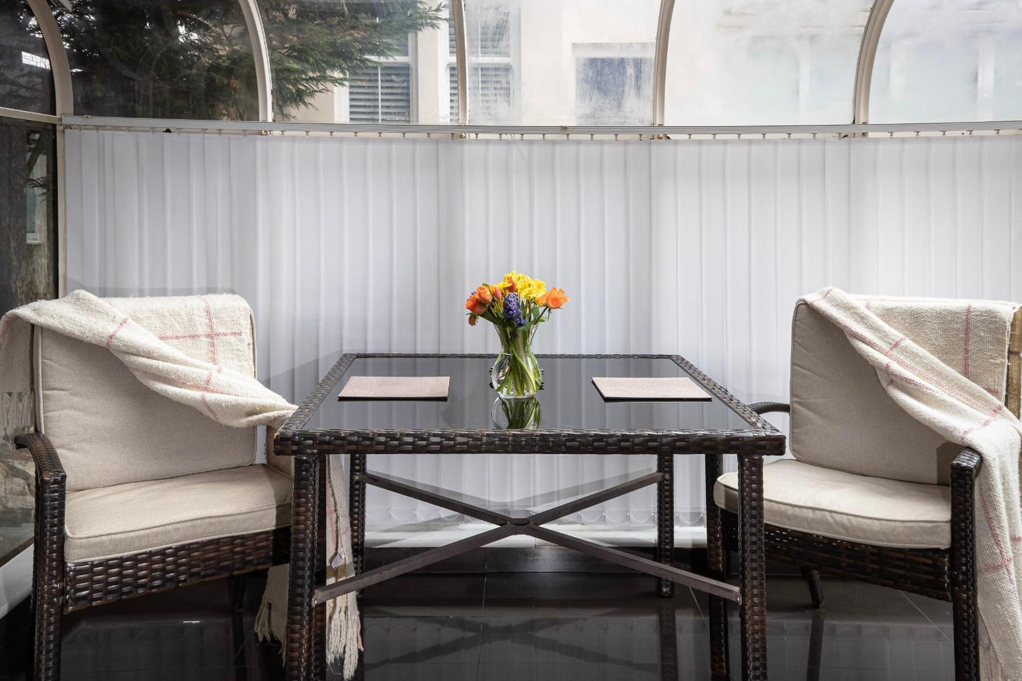 Cosy In - Close To Holiday home *