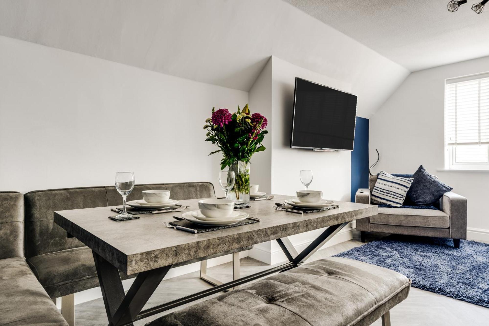 St David's - Stylish 2 Bed Apartment, Free Parking, Close To Lytham St Annes