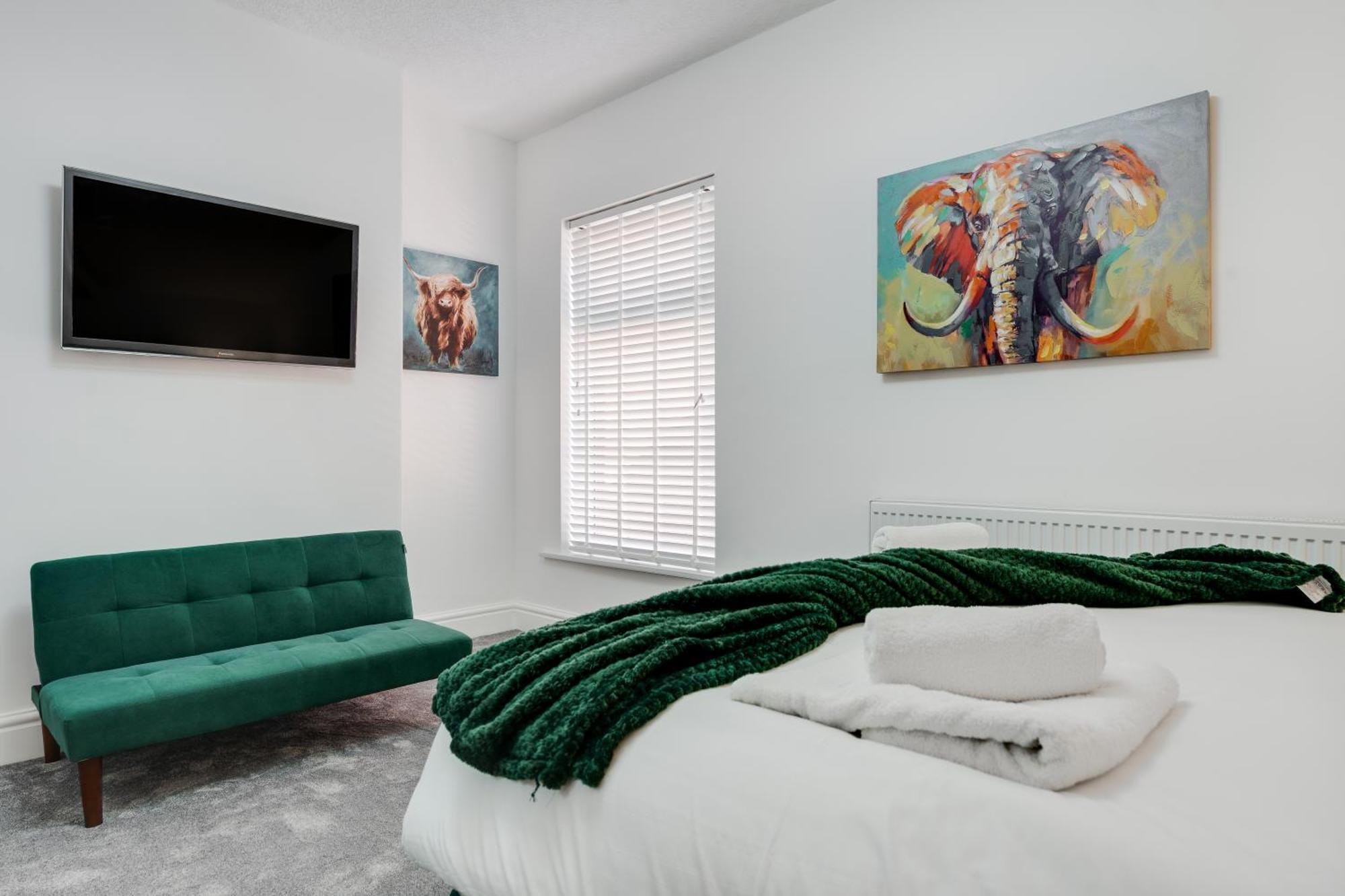 Apartment St David's - Stylish 2 Bed Apartment, Free Parking, Close To *
