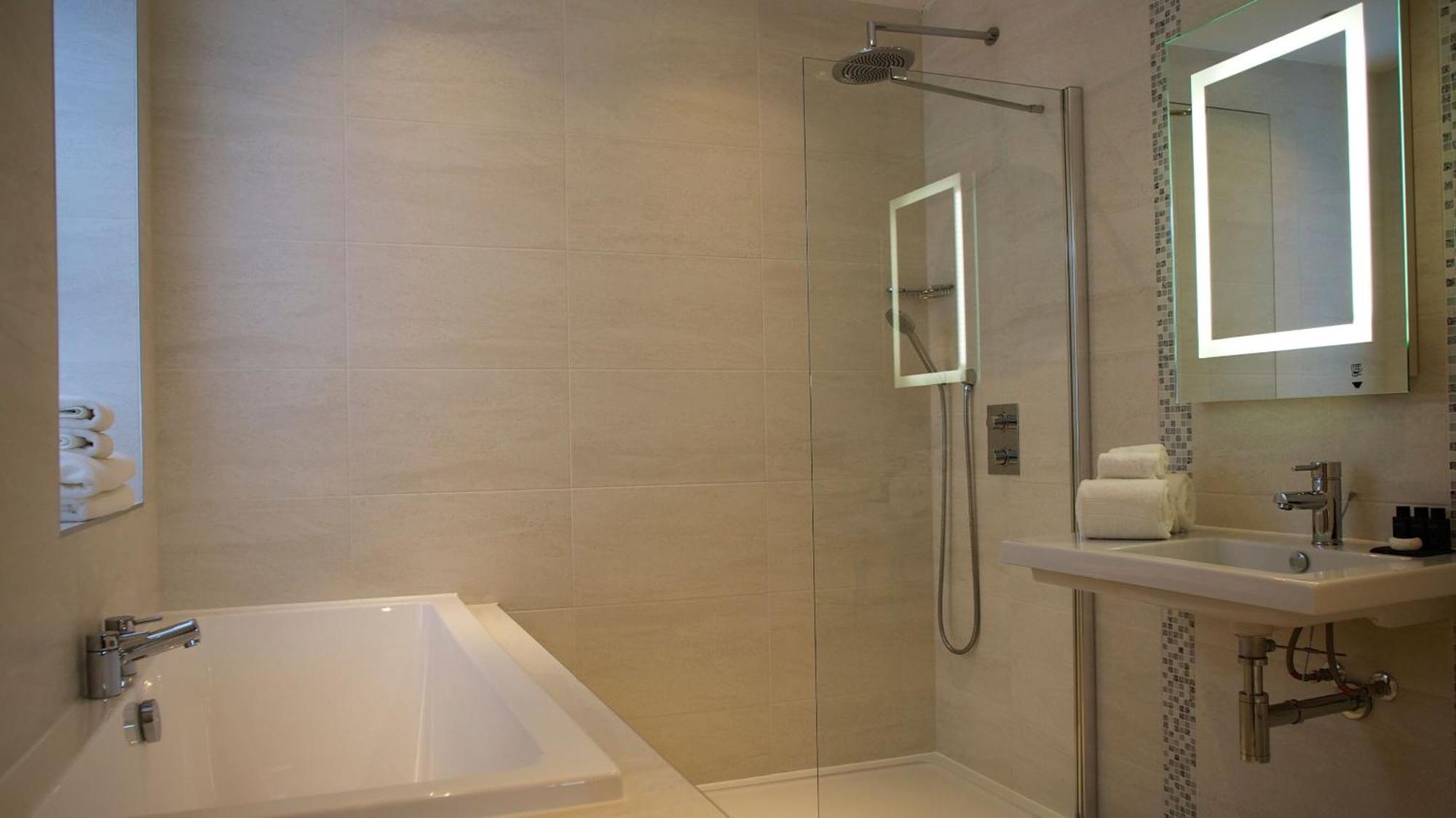 Hotel The Grand 4*