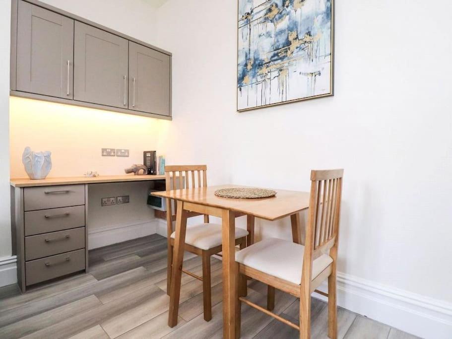 Apartment The Hideaway - Perfect Couples Retreat With Free Parking On Driveway Lytham St Annes