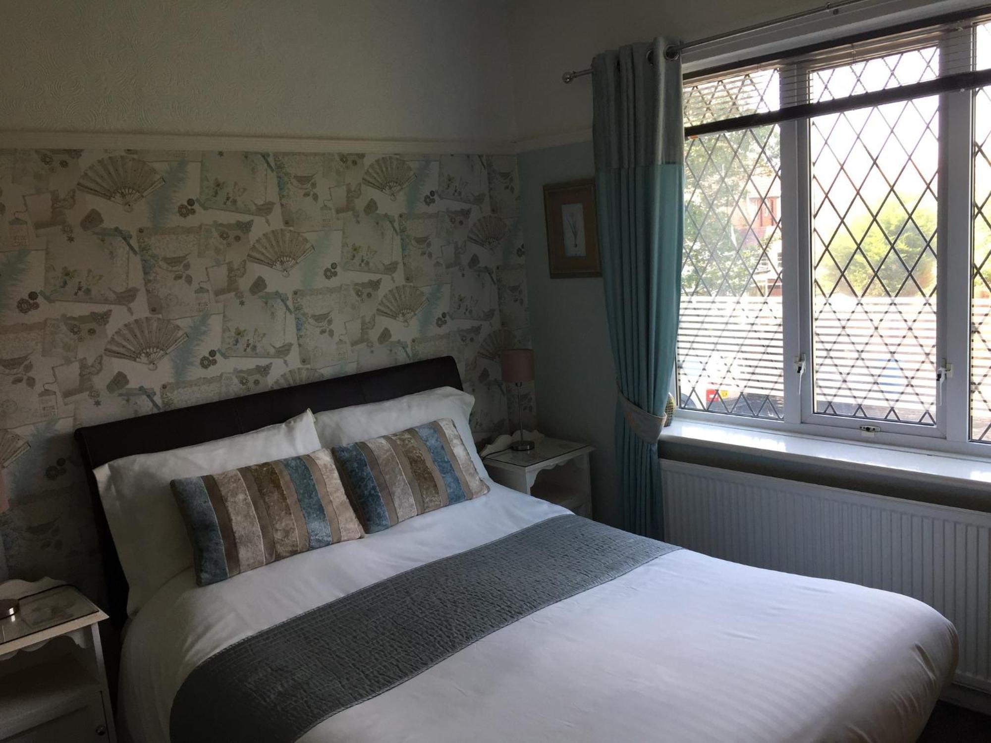 Esjays At Knowles House Bed & Breakfast Lytham St Annes
