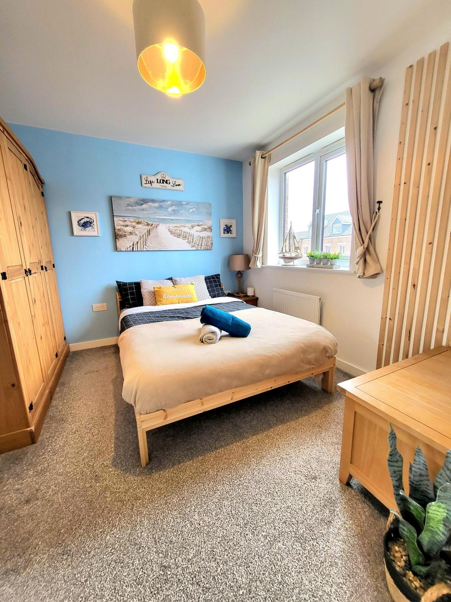 Seaside Themed With Garden And Driveway Holiday home *
