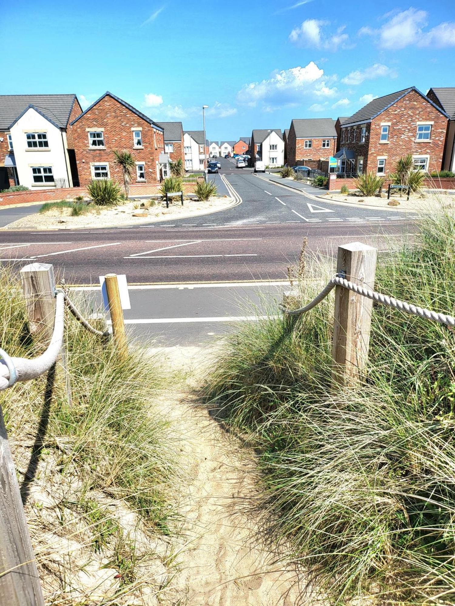 Holiday home Seaside Themed With Garden And Driveway