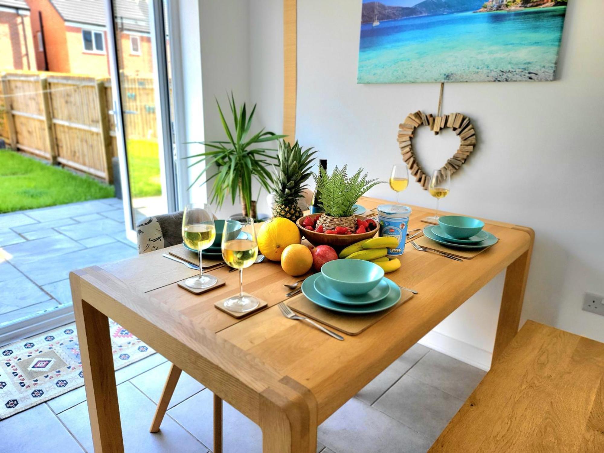 Seaside Themed With Garden And Driveway * Lytham St Annes