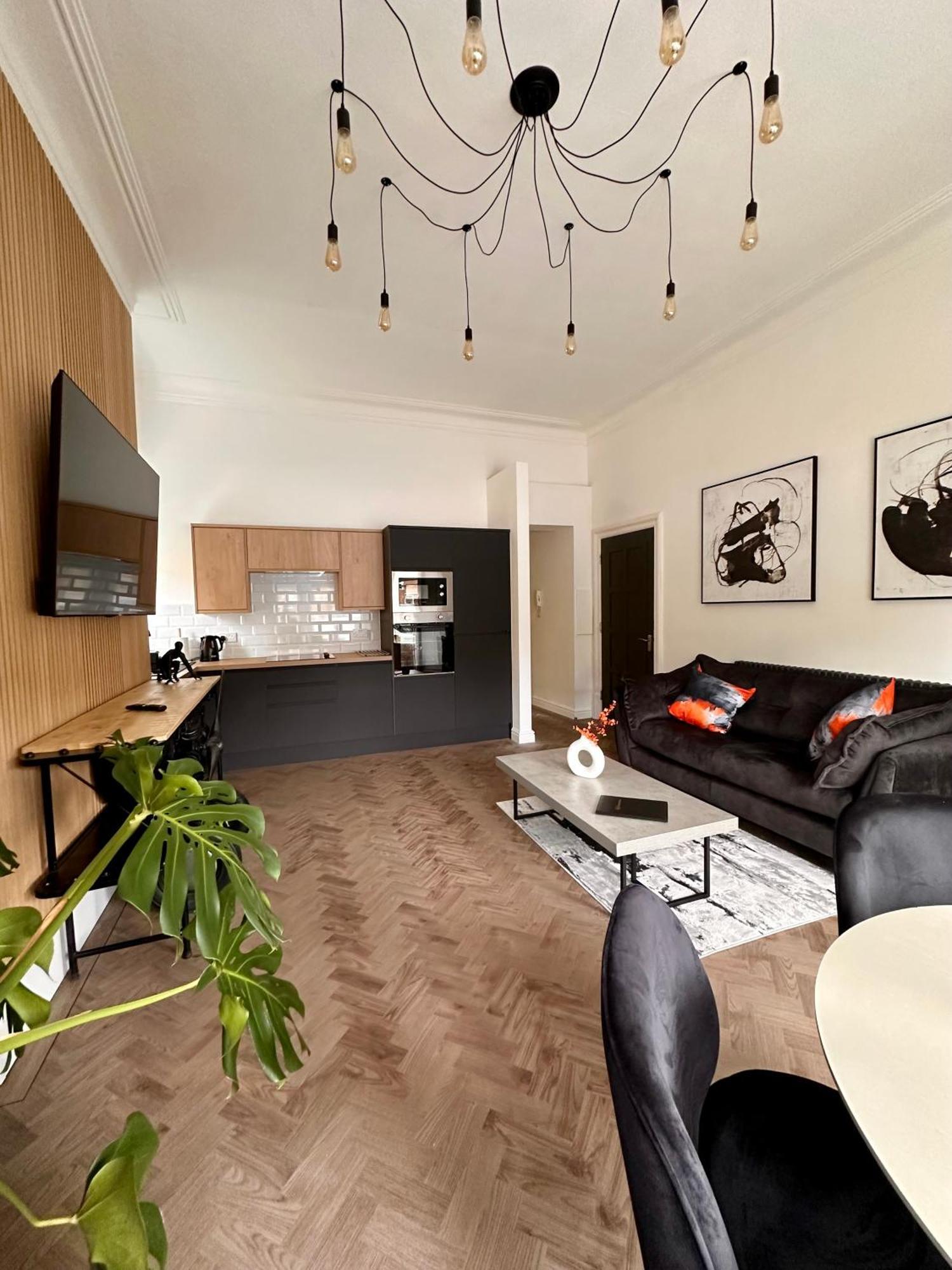No1,luxury 1 Bed Apartment *