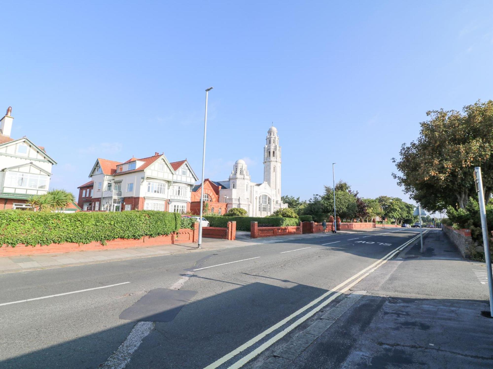 6d Clifton Drive