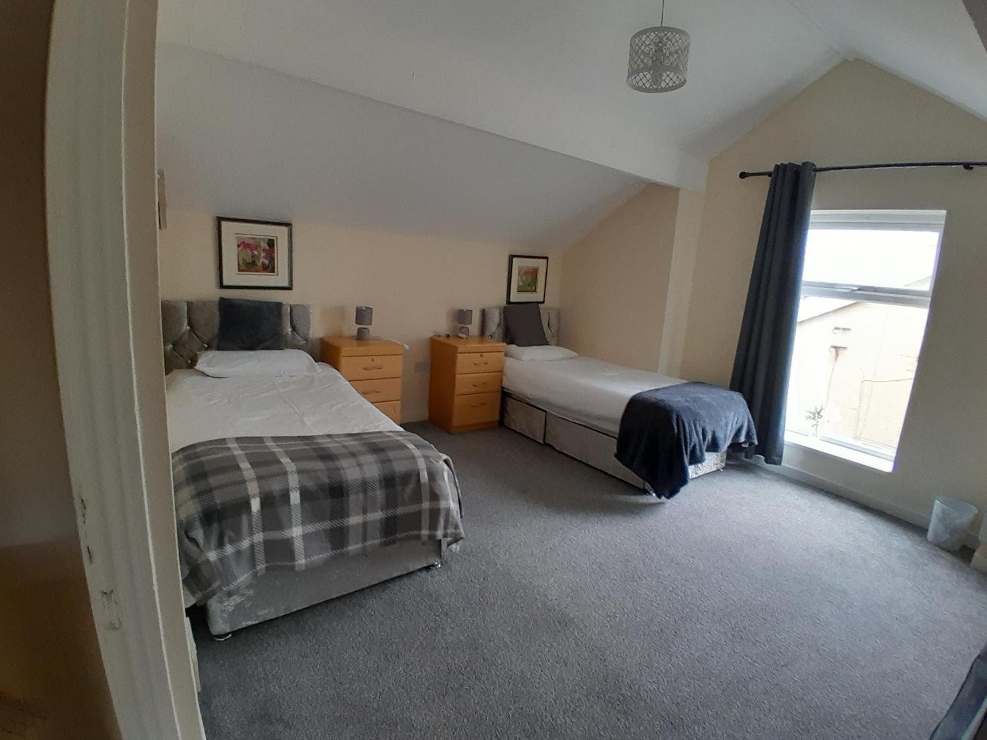 Apartment Blackpool - 2-bed - Sleeps 5 - Pet Friendly Lytham St Annes