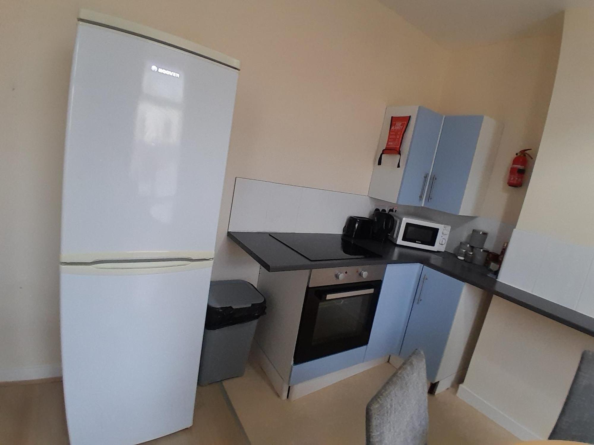 Blackpool - 2-bed - Sleeps 5 - Pet Friendly Apartment