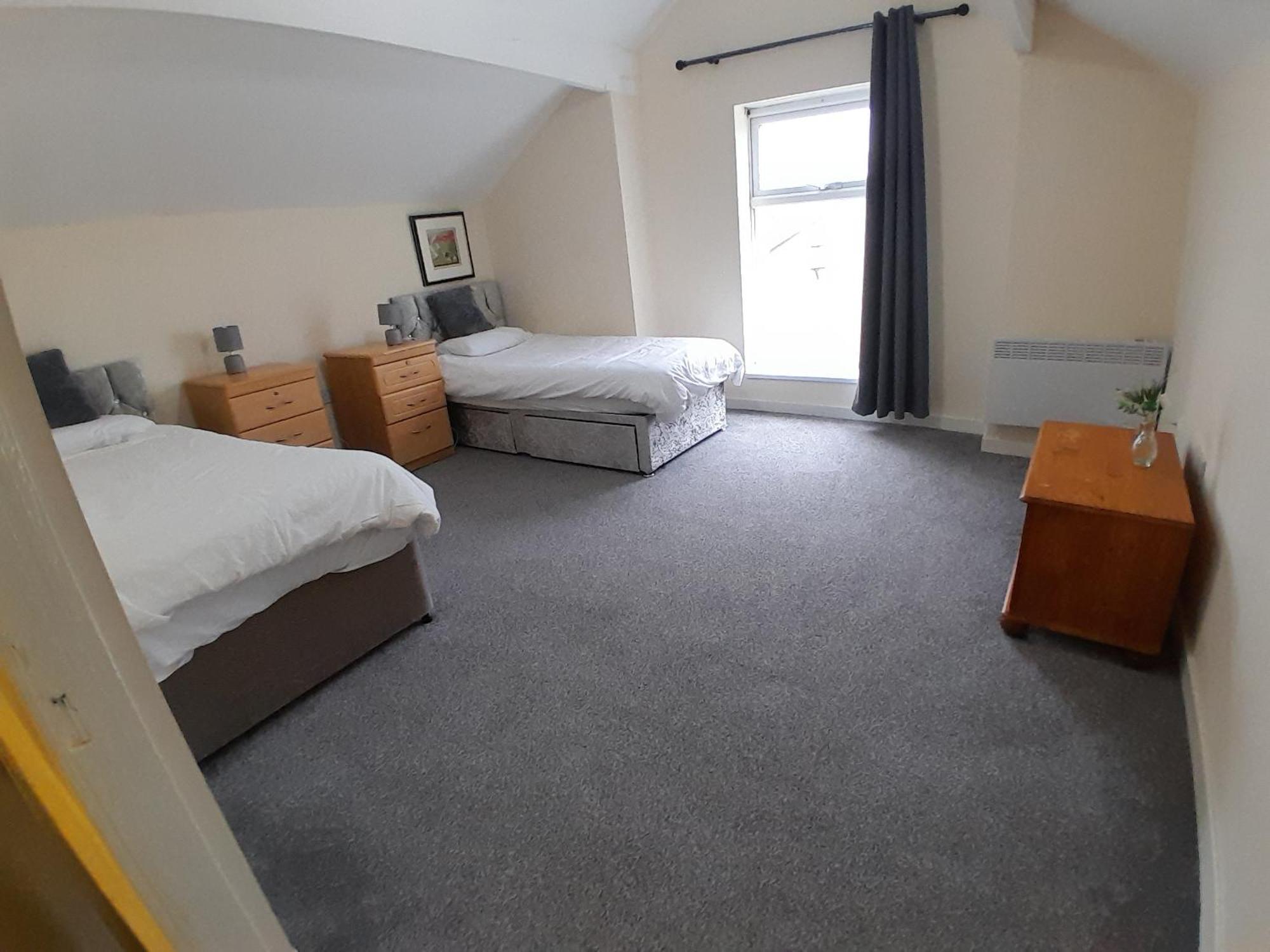 Blackpool - 2-bed - Sleeps 5 - Pet Friendly * Lytham St Annes