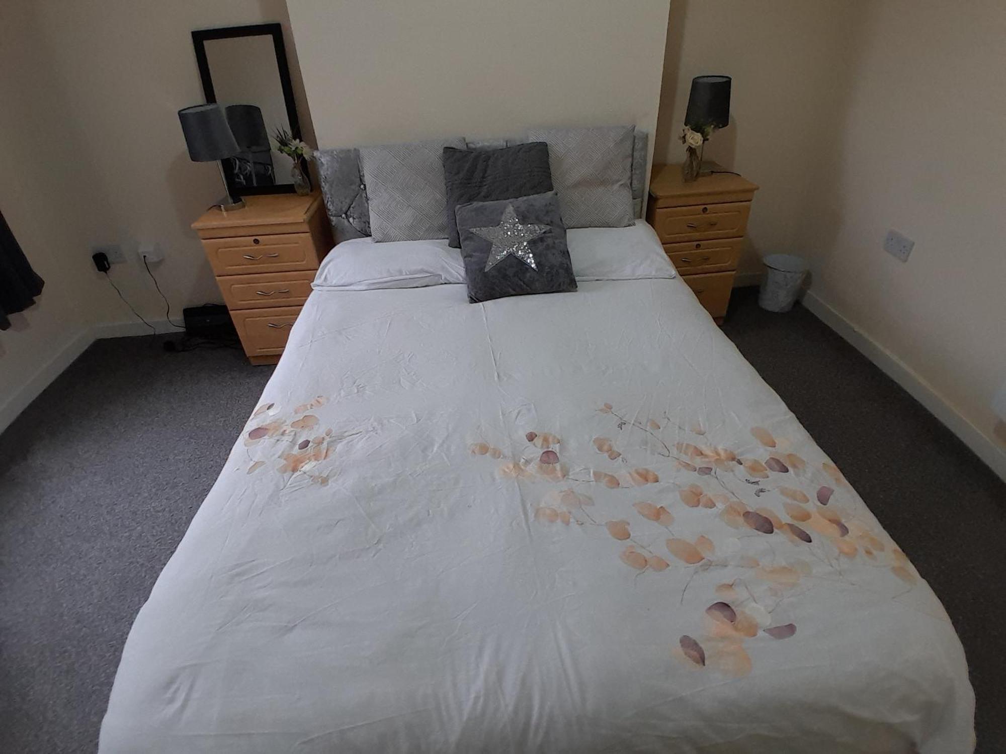 Blackpool - 2-bed - Sleeps 5 - Pet Friendly Lytham St Annes