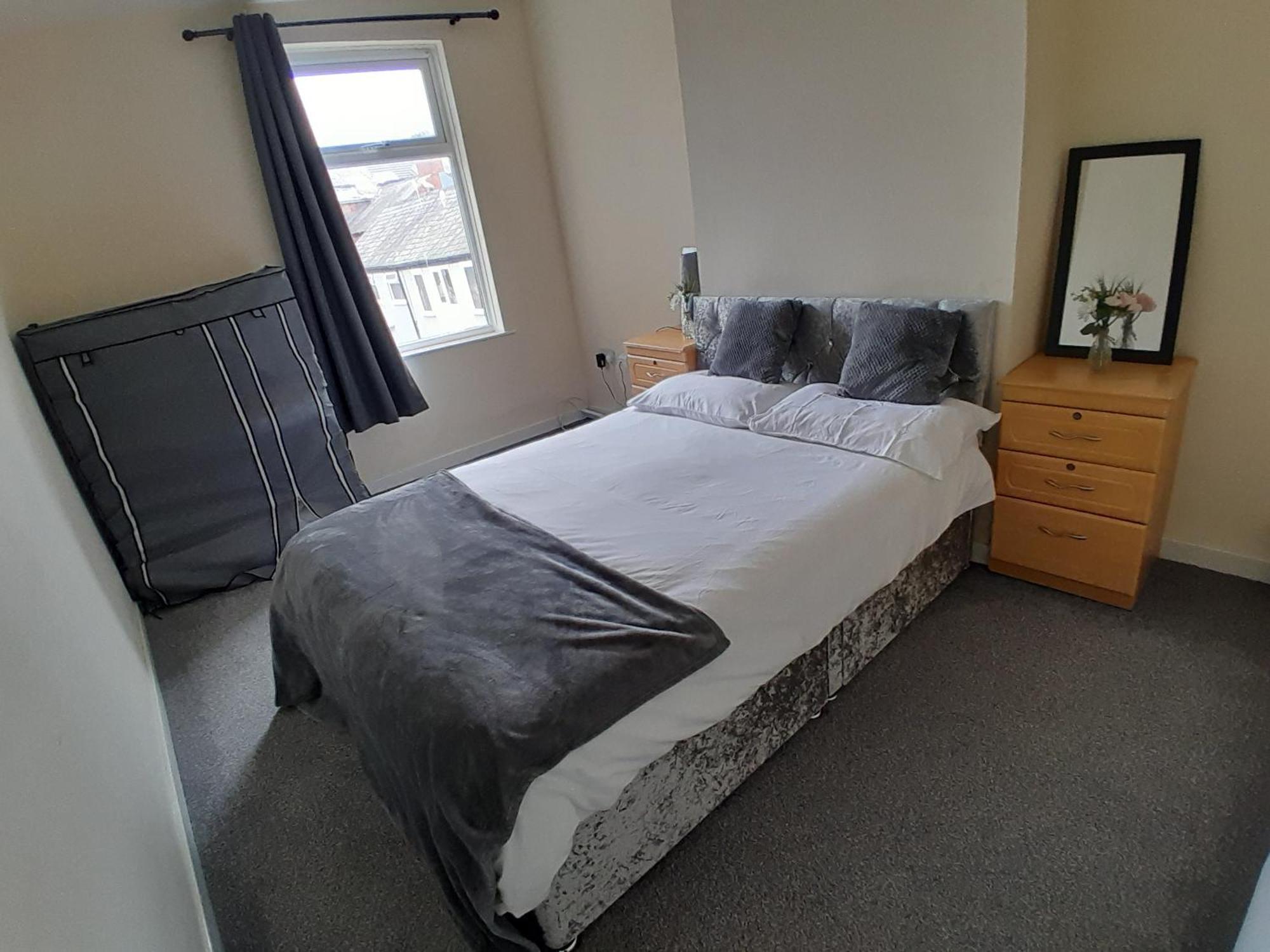 Apartment Blackpool - 2-bed - Sleeps 5 - Pet Friendly