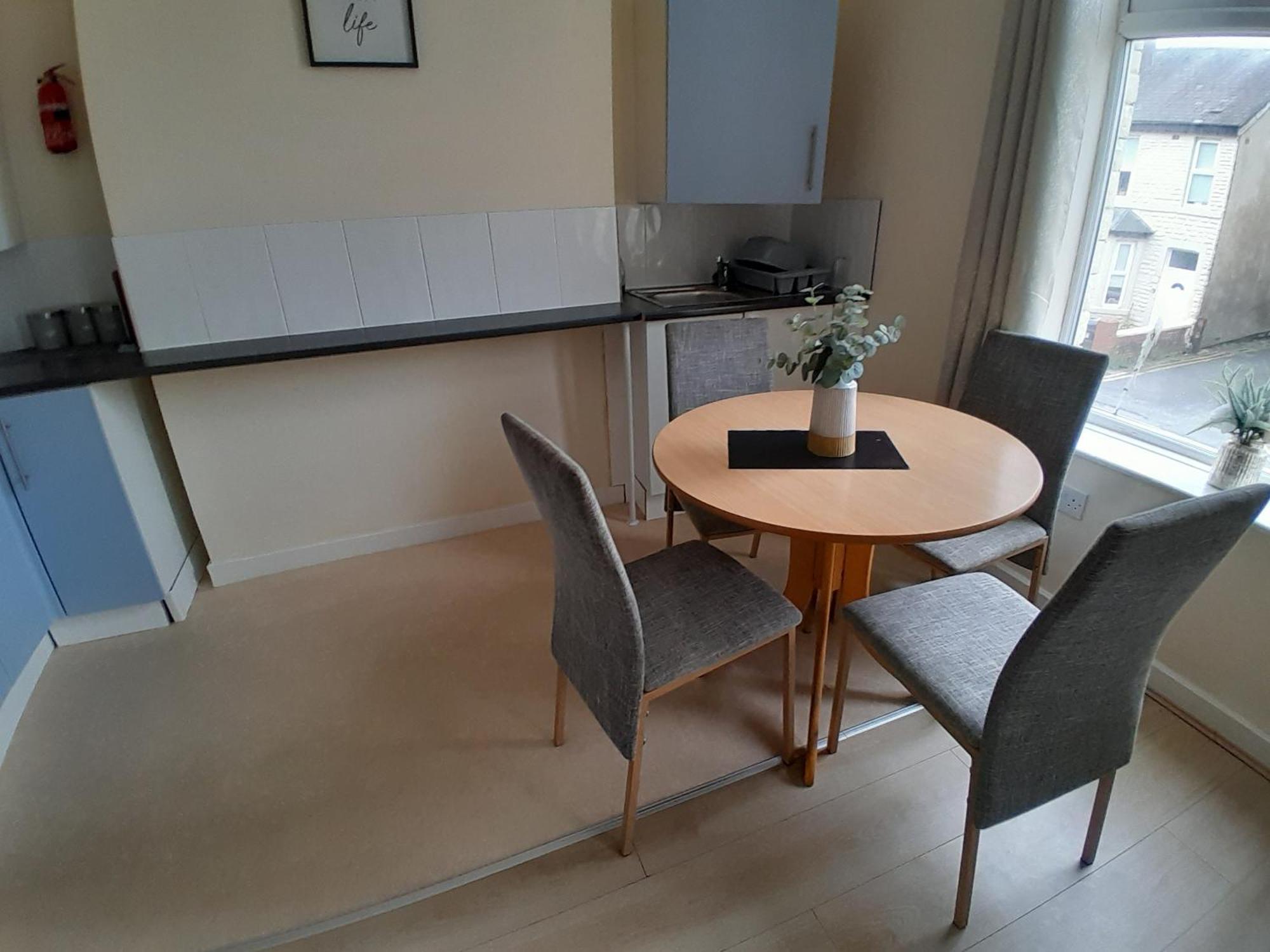 Blackpool - 2-bed - Sleeps 5 - Pet Friendly