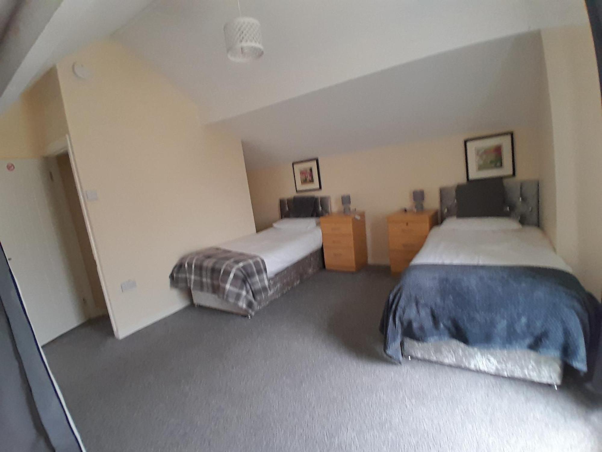 Blackpool - 2-bed - Sleeps 5 - Pet Friendly Lytham St Annes
