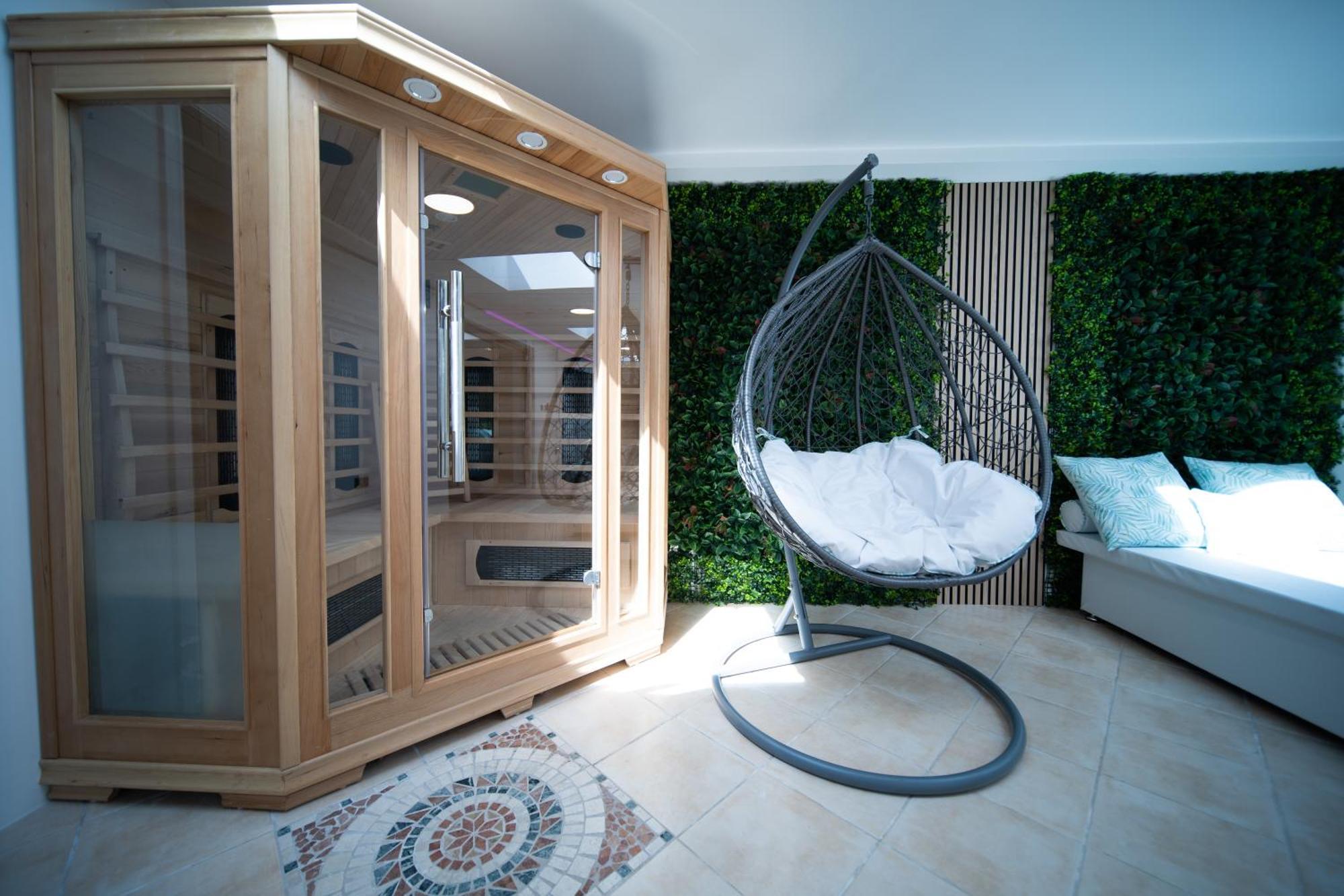 20 Guest Luxury - Private Pool, Hot Tub & Gym * Lytham St Annes