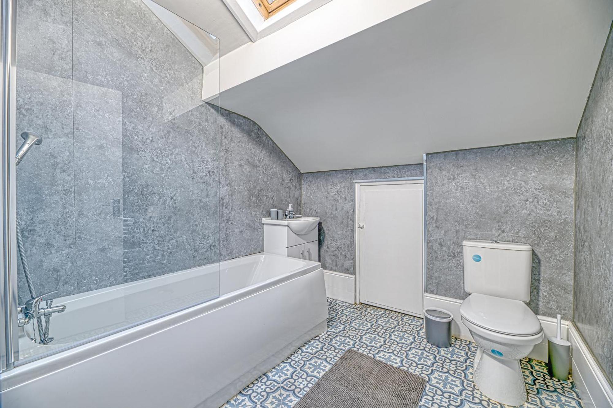 Glendale House By Guestz * Lytham St Annes