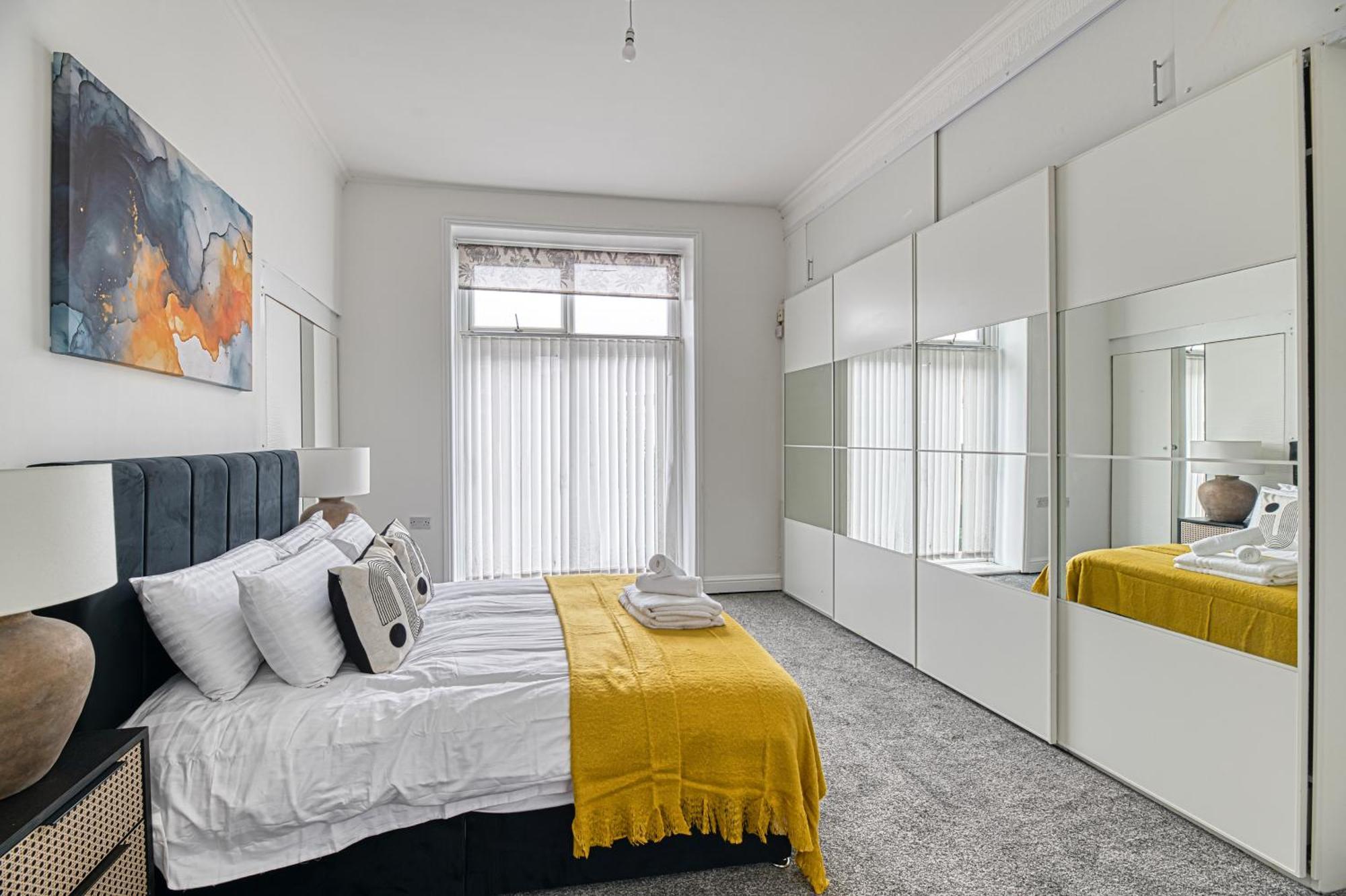 Glendale House By Guestz Lytham St Annes