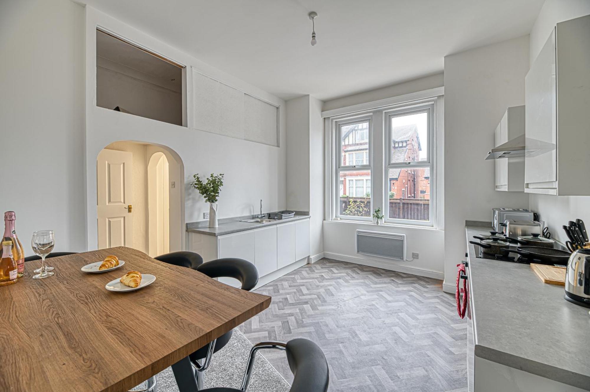 Glendale House By Guestz Lytham St Annes