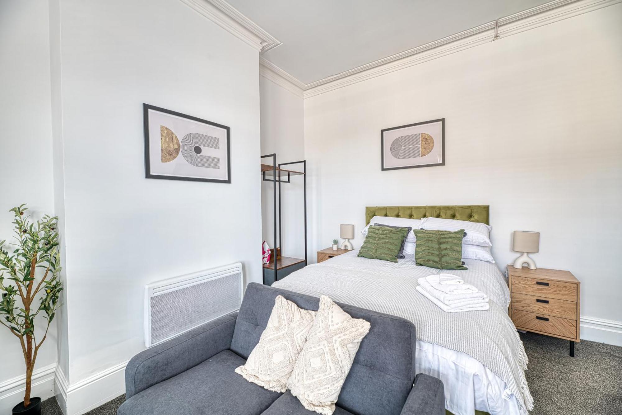 Apartment Glendale House By Guestz