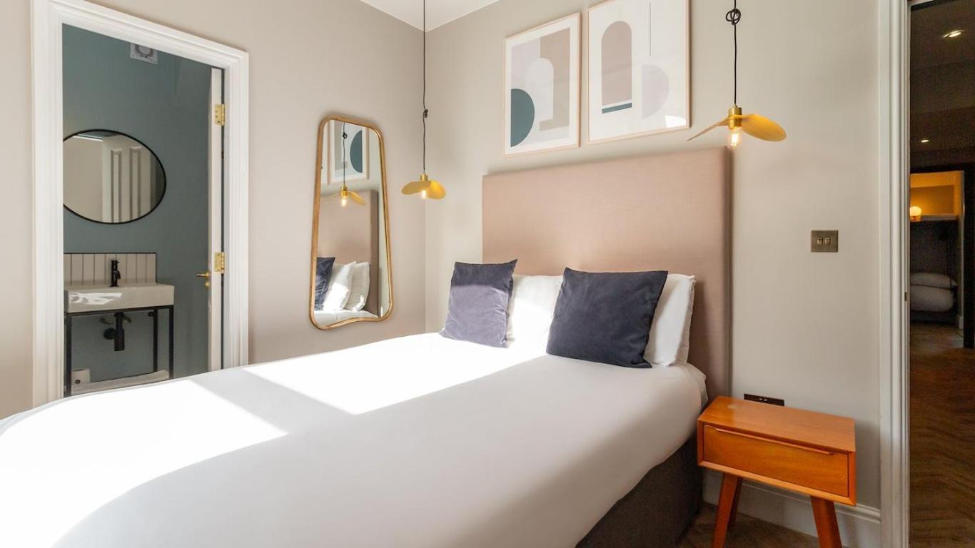 Hy Lytham St Anne's Aparthotel 5*