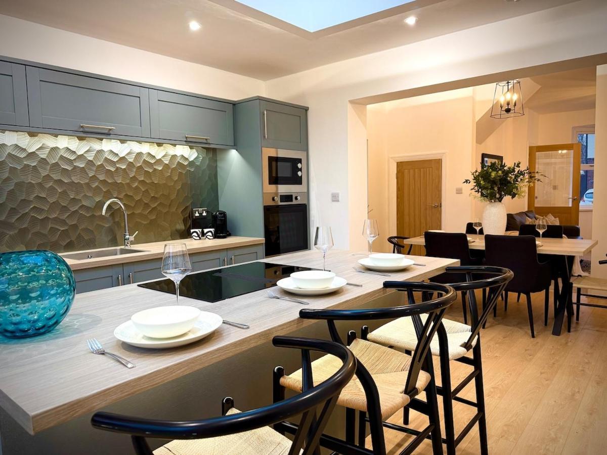 Tudor Hot Tub Family House *