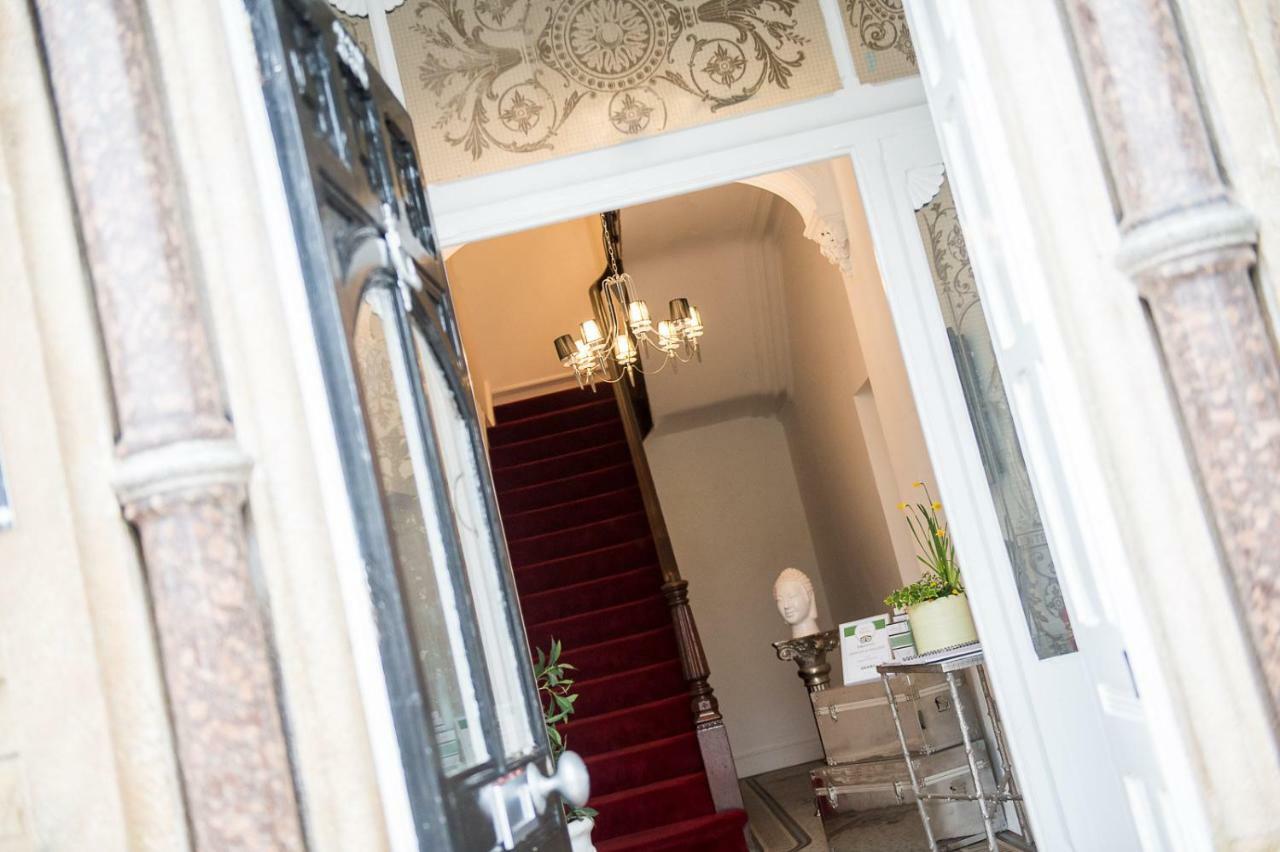 Howarth House Aparthotel 4*