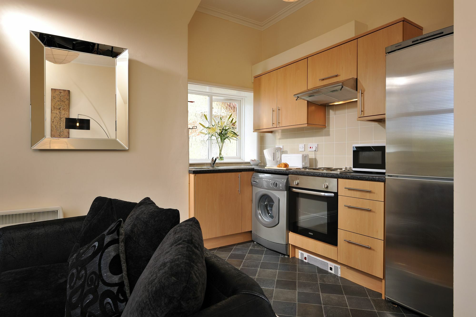 Howarth House Aparthotel 4*
