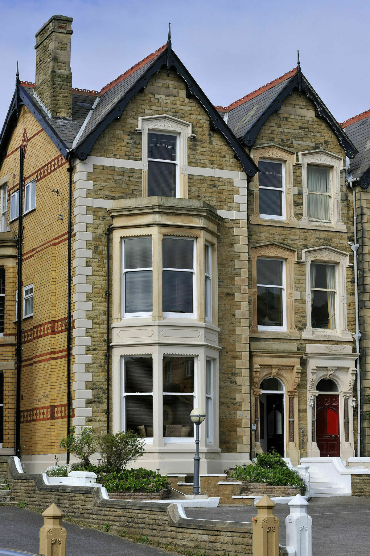 Howarth House Aparthotel 4*