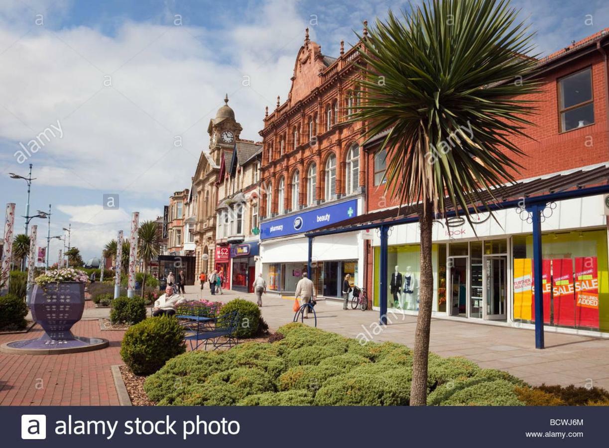 Bed & Breakfast Esjays At Knowles House Lytham St Annes