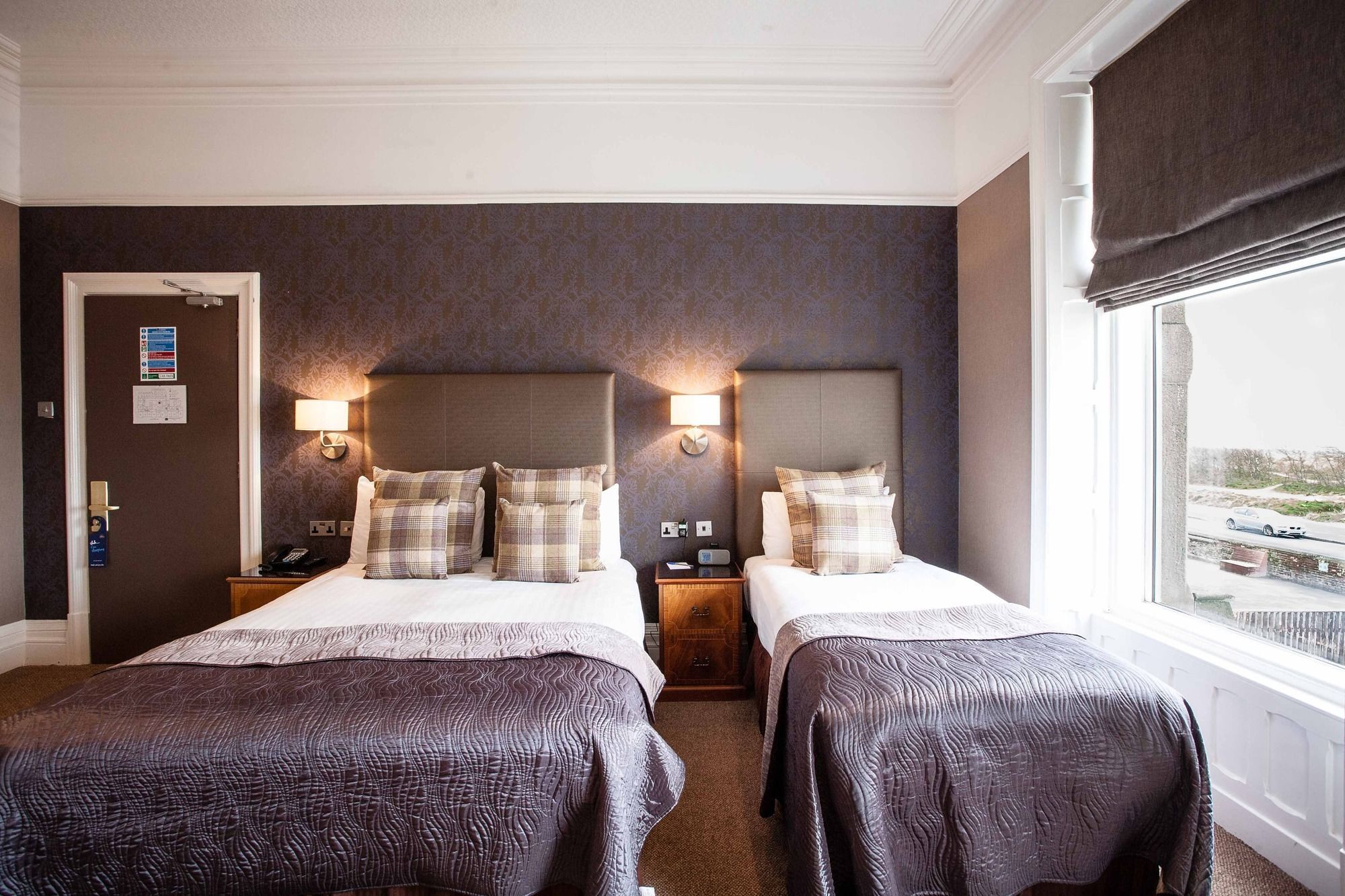 Glendower Hotel, Bw Signature Collection Hotel 3*