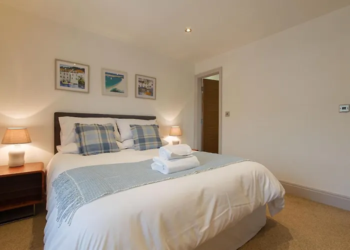 Charles Alexander Short Stay - The Old Bank Penthouse