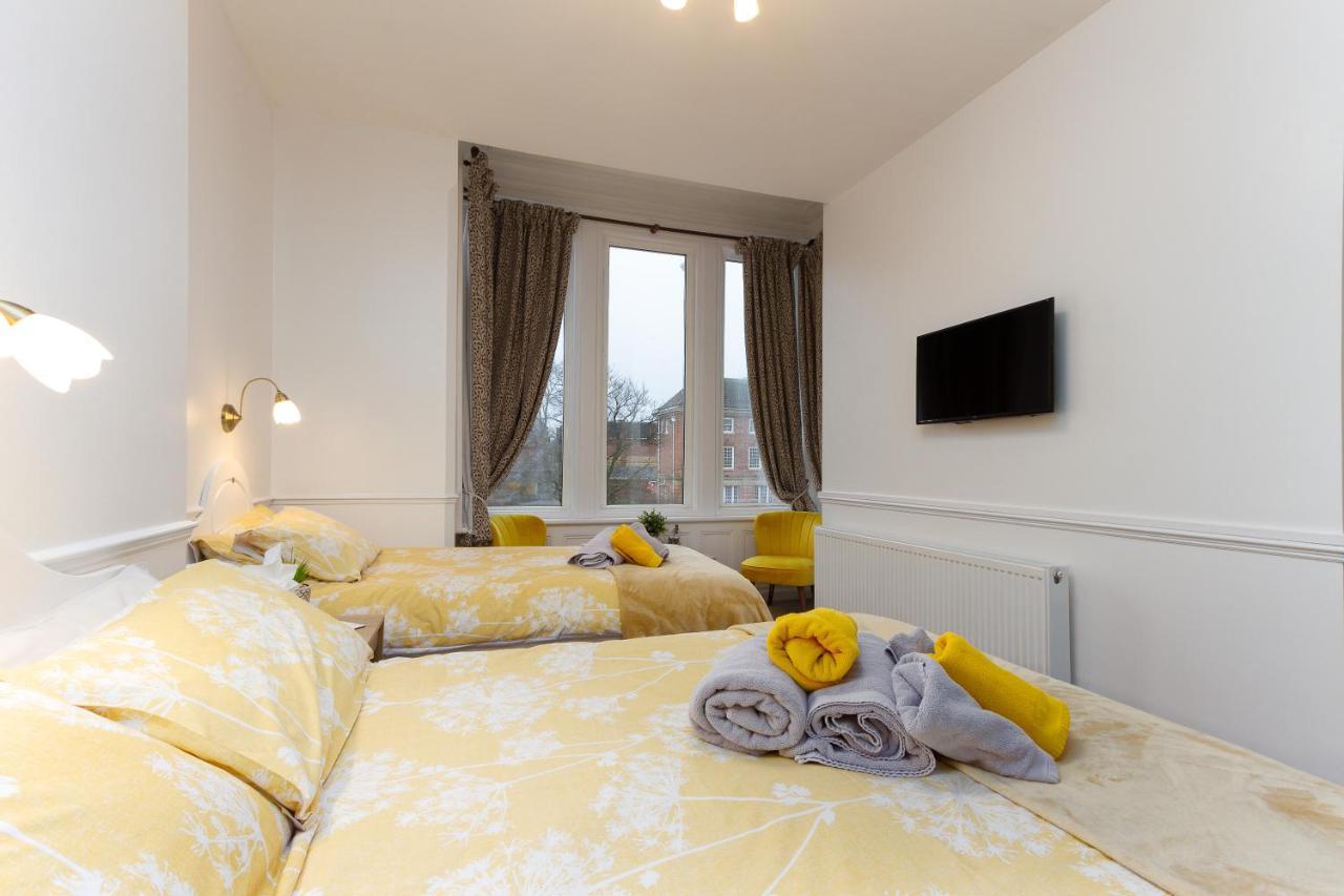 The Hollingworth 4*