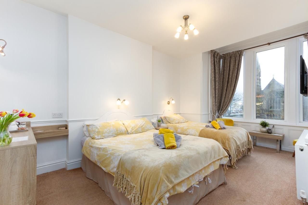 The Hollingworth 4*