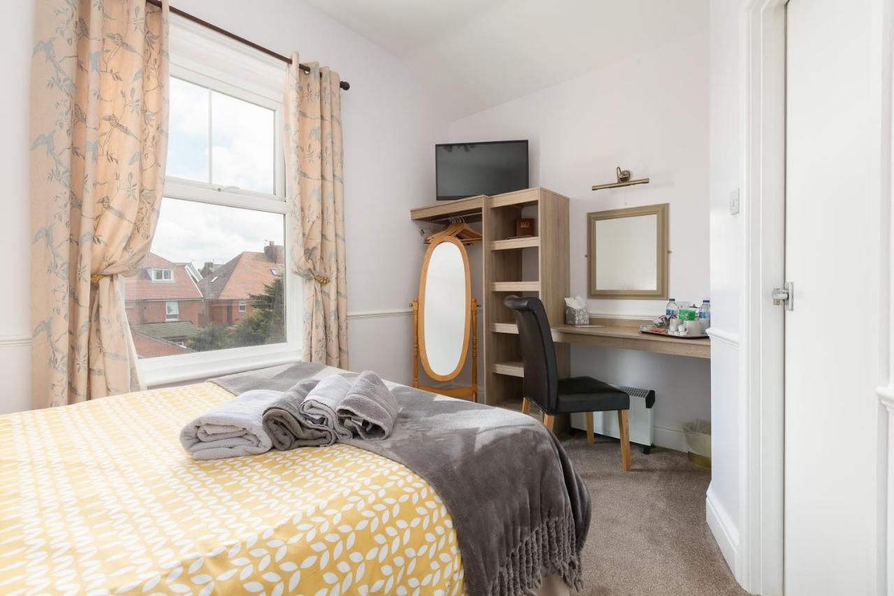 The Hollingworth 4*